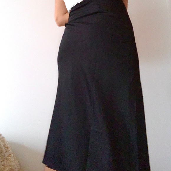💕 Black Midi Skirt 💕 - Picture 2 of 3